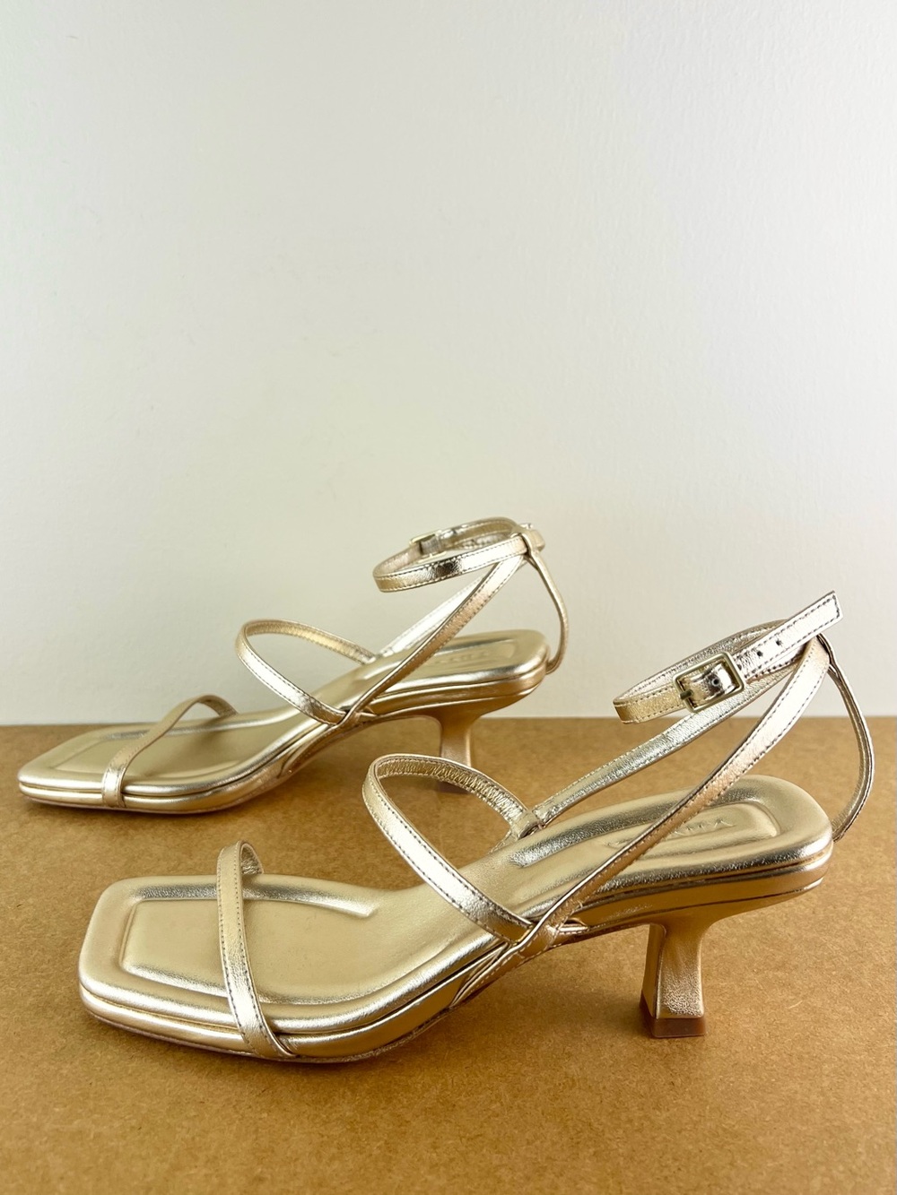 NEW VINCE GOLD LEATHER KITTEN HEEL SANDALS - Picture 7 of 12